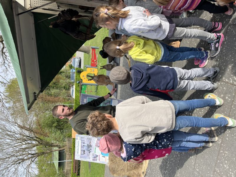 Wildtiermobil begeistert kleine Naturfreunde im Familienzentrum Nahe